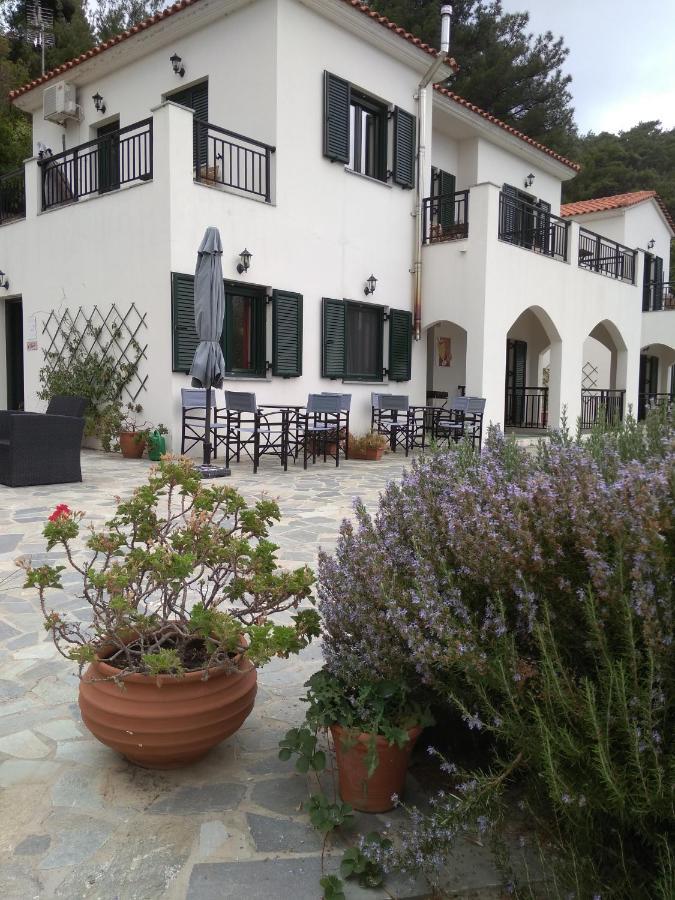 Eri Rooms To Let Raches  Bagian luar foto