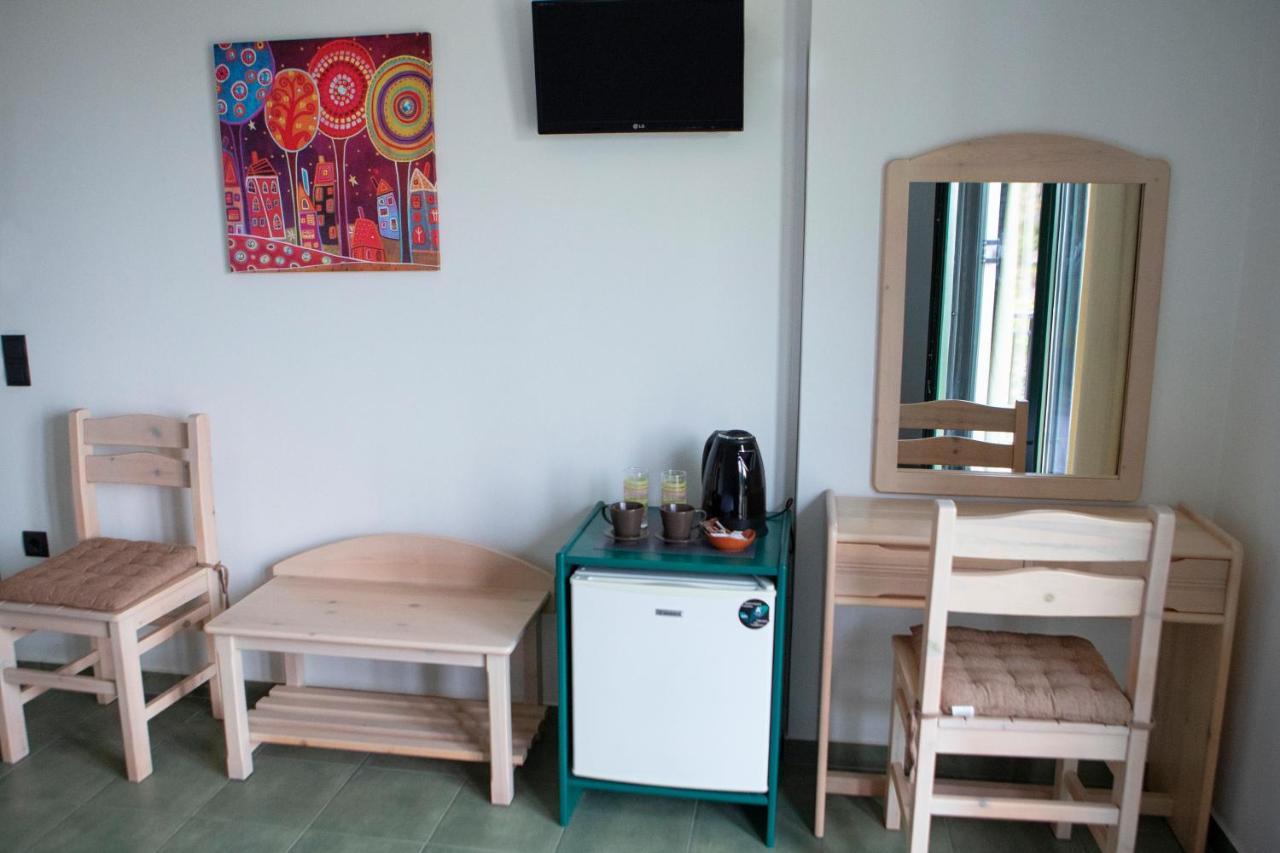 Eri Rooms To Let Raches  Bagian luar foto