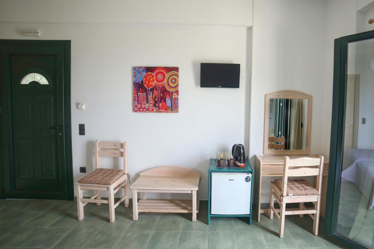Eri Rooms To Let Raches  Bagian luar foto