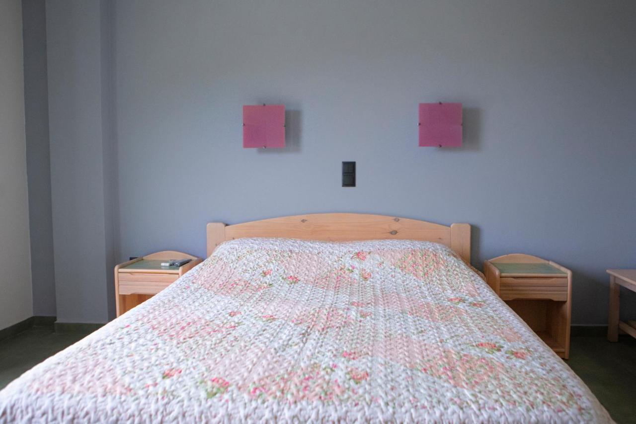 Eri Rooms To Let Raches  Bagian luar foto