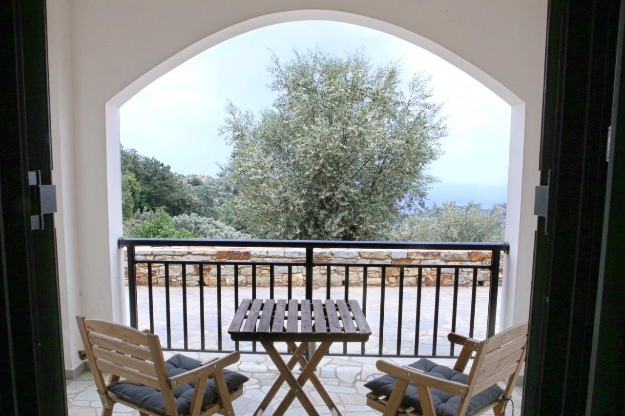 Eri Rooms To Let Raches  Bagian luar foto