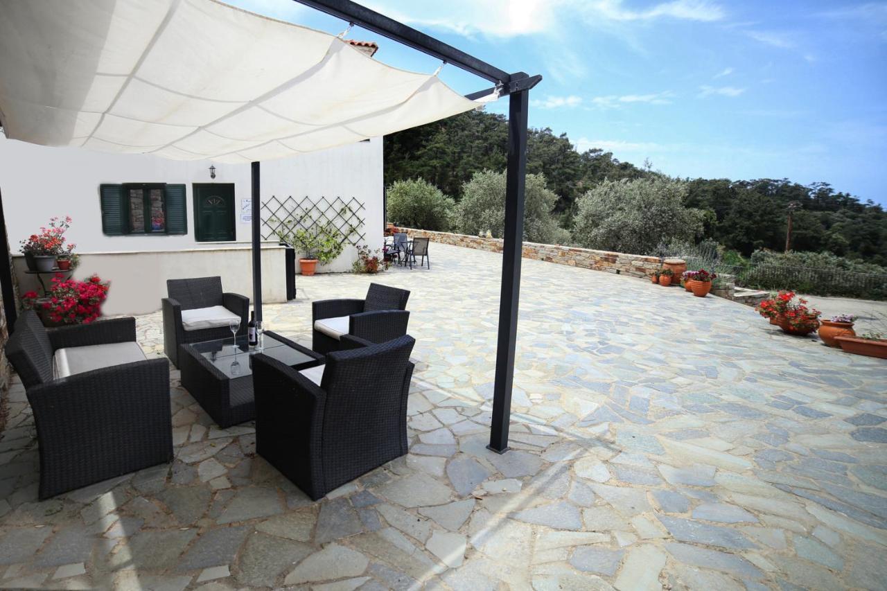 Eri Rooms To Let Raches  Bagian luar foto