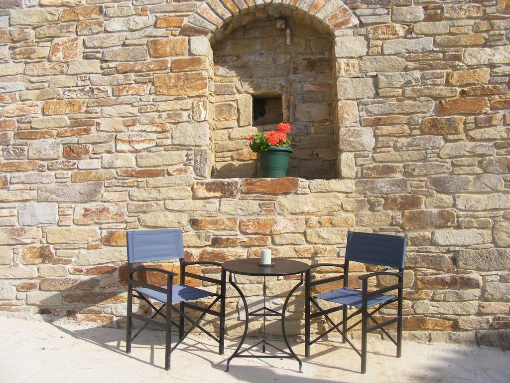 Eri Rooms To Let Raches  Bagian luar foto